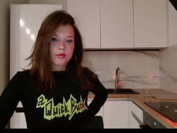 webcam girl bitter_moon live cam image #7384662