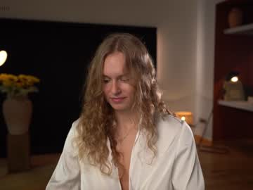 webcam girl chillwithkira live cam image #4109516