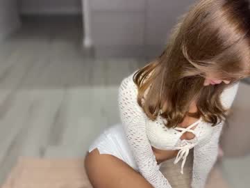 webcam girl cuteelsa_ live cam image #10035660