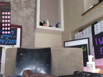 webcam girl queenelia live cam image #7774866