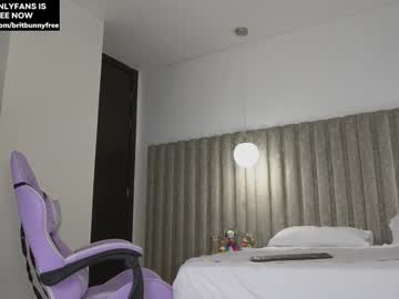 webcam girl camilitasu live cam image #11179325
