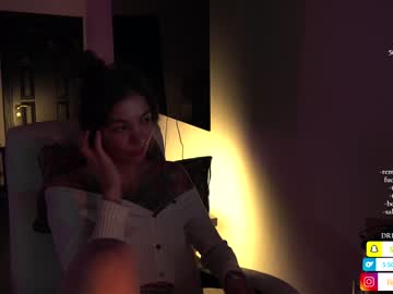 webcam girl kronniekray live cam image #4425372