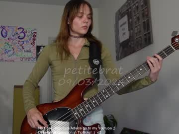 webcam girl petitebrat live cam image #10405449