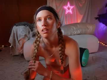 webcam girl lucy_gooosey live cam image #12743910