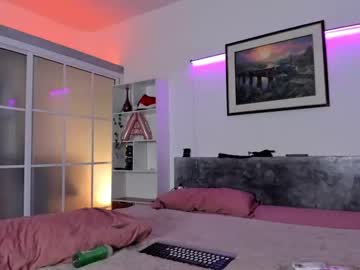 webcam girl l0ve_sh0w live cam image #8228576