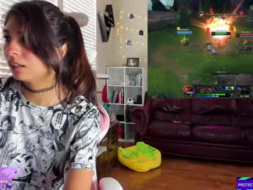 webcam girl violetttflowers live cam image #6625390