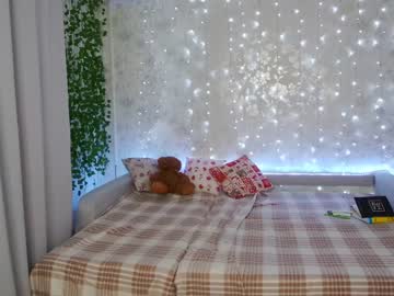 webcam girl ella__sweety live cam image #1071317