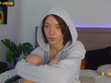 webcam girl agelina_summer live cam image #4640751
