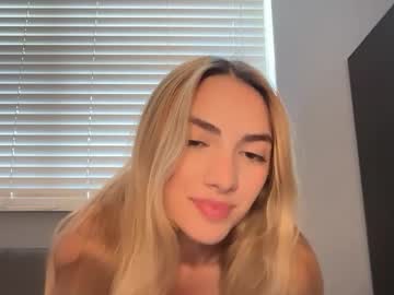 webcam girl corinnaluv live cam image #12237413