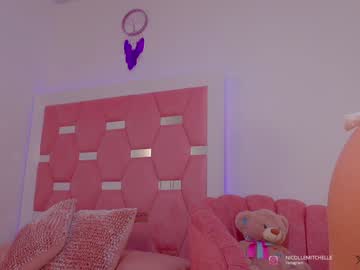 webcam girl nicolle_mitchelle live cam image #9717545