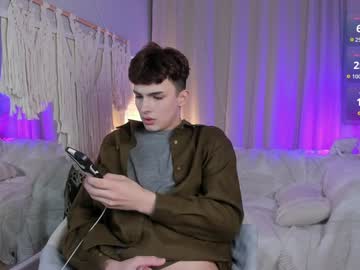 webcam man call__me_leo live cam image #10812315