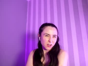 webcam girl littlee33 live cam image #12840275