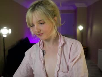 webcam girl lucydelovely live cam image #9514892