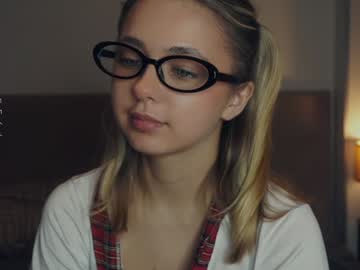 webcam girl mildredgarrett live cam image #11523038
