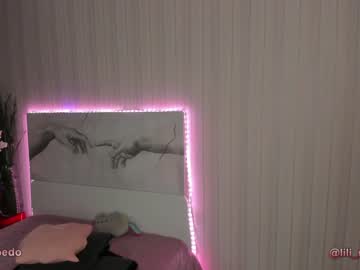 webcam girl lili_and_niki live cam image #3965194