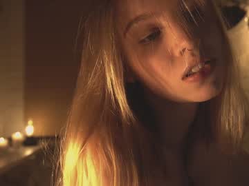 webcam girl bibi_it_is live cam image #4254203