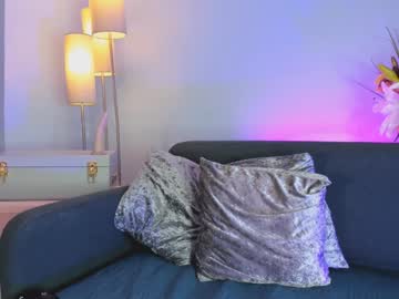 webcam girl littlee33 live cam image #9803447