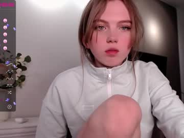 webcam girl small_blondee live cam image #2442259