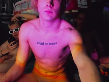 webcam man theo_huyovo live cam image #7179947
