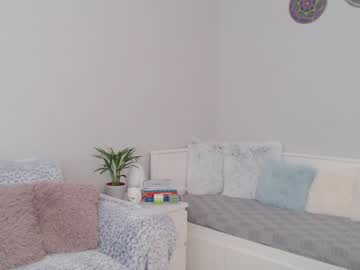 webcam girl emerald_kittycat live cam image #8404877