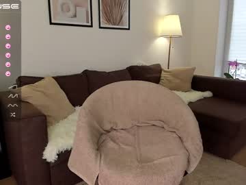 webcam girl intrigueeme live cam image #1943168