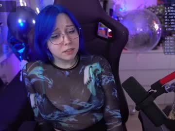 webcam girl blue_mooncat live cam image #10636879