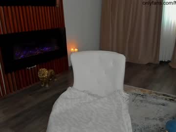 webcam girl moniqueeass live cam image #3915333