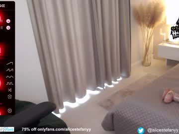webcam girl smileyouarehere live cam image #7513923