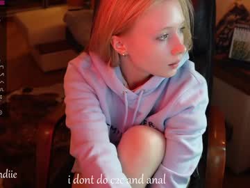 webcam girl bestblondiiecb live cam image #5370134
