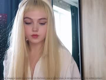 webcam girl small_blondee live cam image #8988813