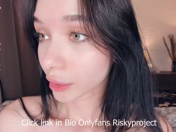 webcam girl riskyproject live cam image #12873230