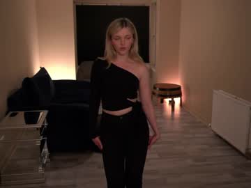 webcam girl lucydelovely live cam image #9385151