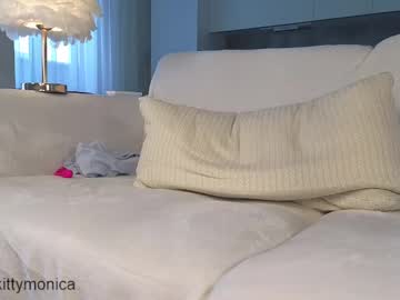 webcam girl lilkittymonica live cam image #12853705