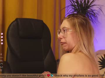 webcam girl girl_i_am live cam image #8302806
