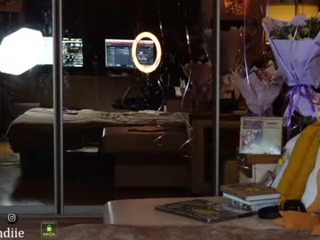 webcam girl bestblondiiecb live cam image #8445054