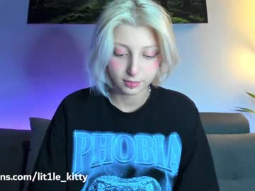 webcam girl lit1le_kitty_ live cam image #5056444
