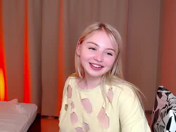 webcam girl shy_blondiee live cam image #4980721