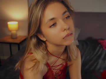 webcam girl mildredgarrett live cam image #11358231