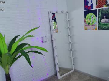 webcam girl mia_g_ live cam image #9232574