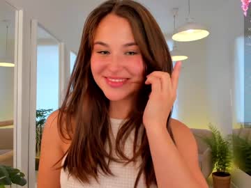 webcam girl emilia_dream live cam image #10329196