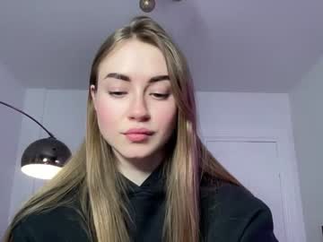 webcam girl strawberryjamx live cam image #4588117