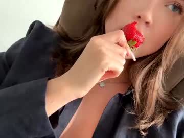 webcam girl bitter_moon live cam image #9452922