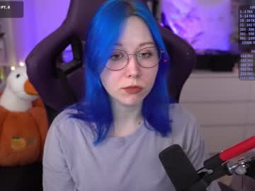 webcam girl blue_mooncat live cam image #10904488