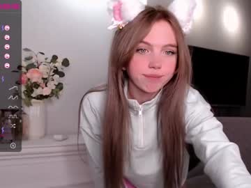 webcam girl small_blondee live cam image #2442640