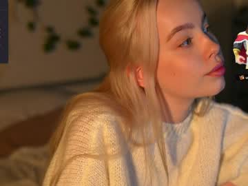 webcam girl mother__of__dragons live cam image #8227868