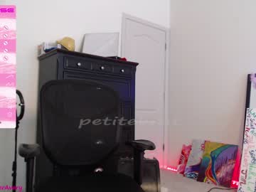 webcam girl petitebrat live cam image #5740078