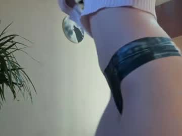 webcam girl sofiaandwonderland live cam image #4200276