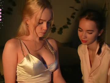 webcam girl mother__of__dragons live cam image #7660617