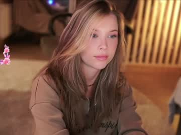 webcam girl bitter_moon live cam image #11065744
