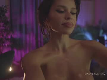 webcam girl lucieoude_ live cam image #4371722